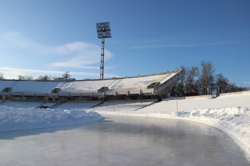стадион с залитым катком